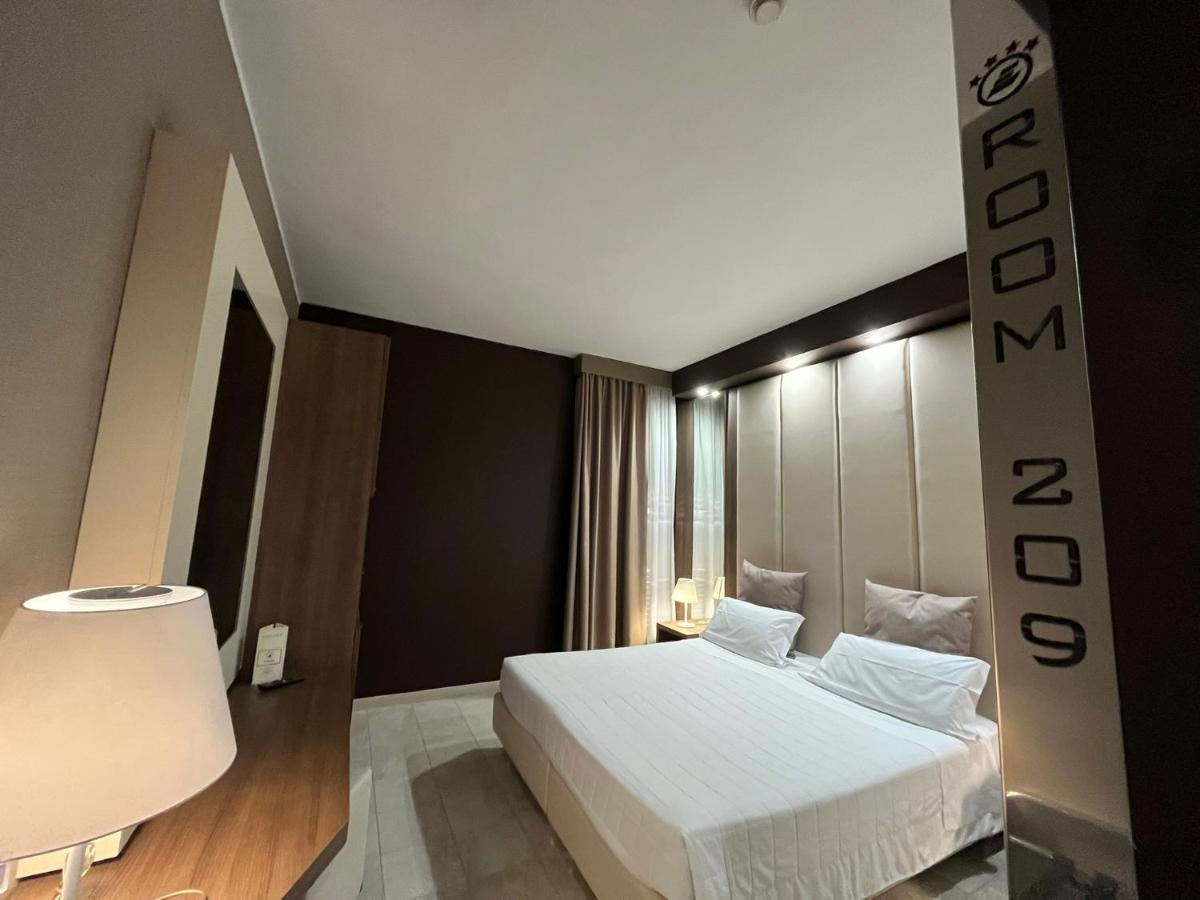 Hotel Lafayette Джовинаццо Экстерьер фото