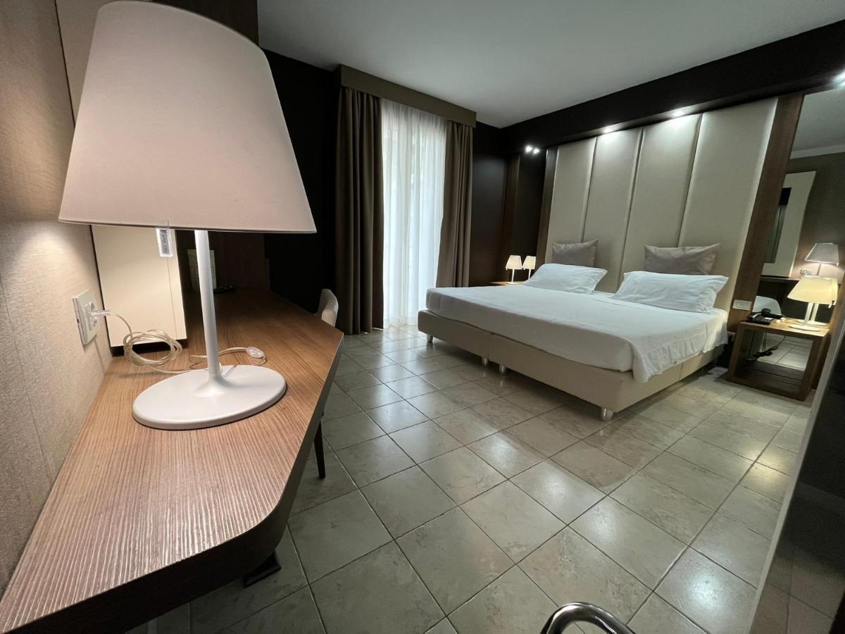 Hotel Lafayette Джовинаццо Экстерьер фото