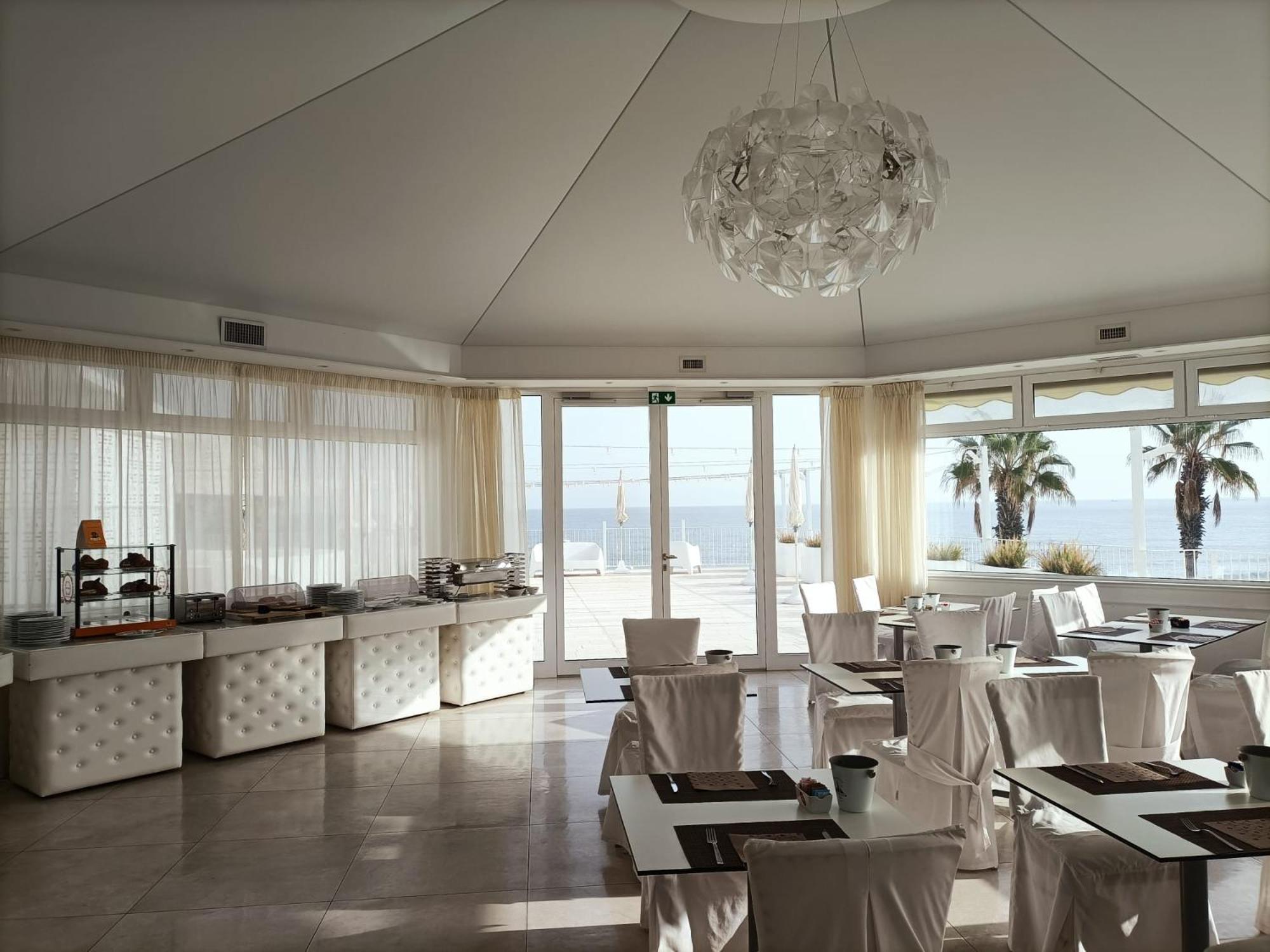 Hotel Lafayette Джовинаццо Экстерьер фото